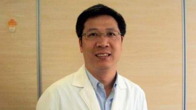 中国著名脑神经科专家上海原卫计委副主任黄峰平（照片日期不详）　　